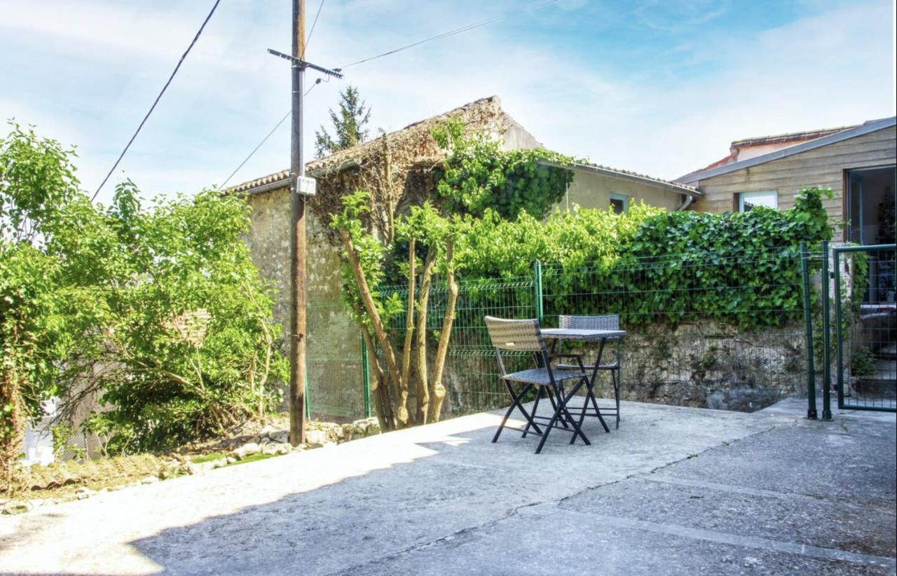 Apartamento Les Logis Poitevin - Maisons - Terrasses - Detente Poitiers Exterior foto